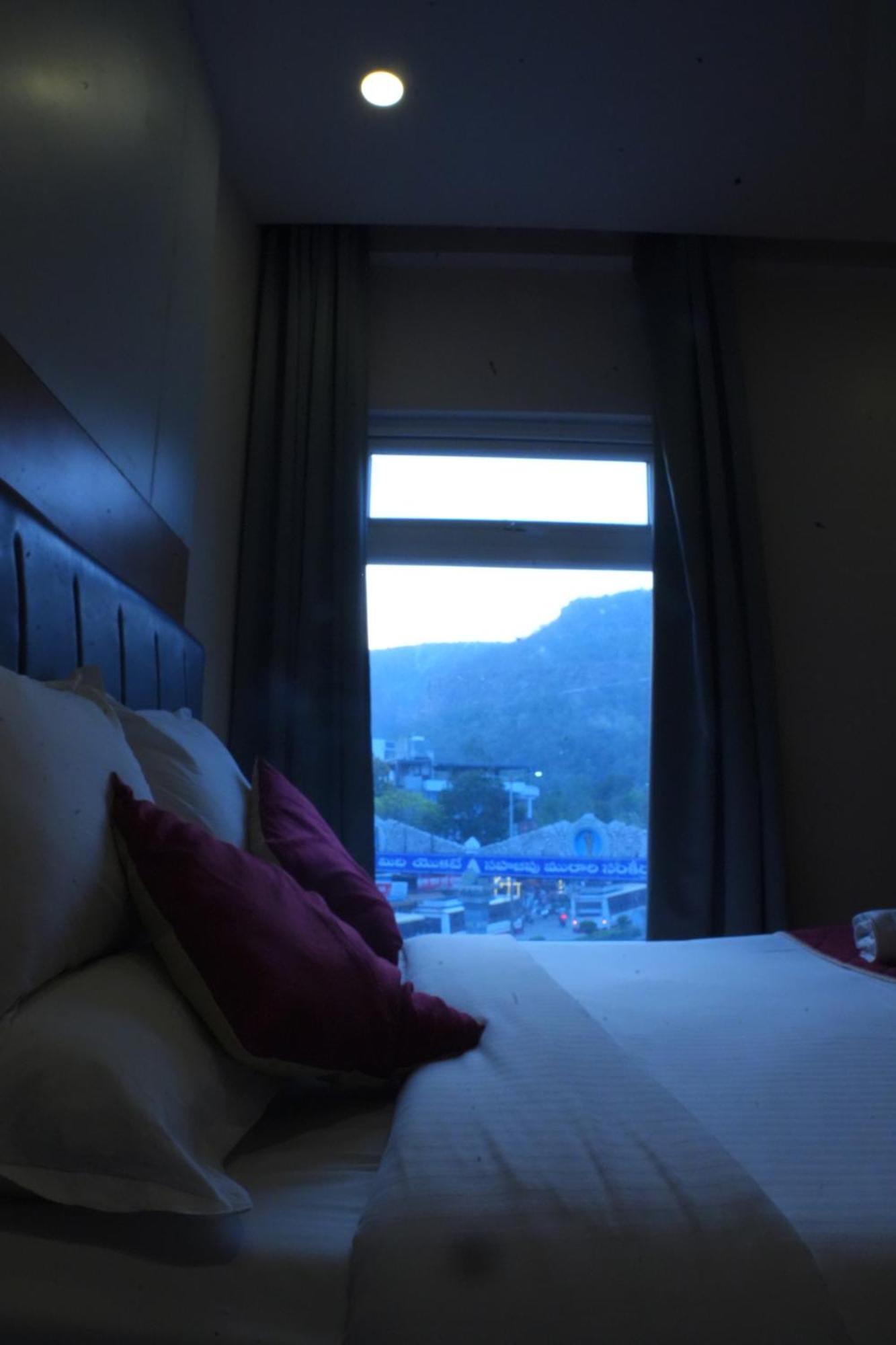 Kvp Golden Inn Tirupati Dış mekan fotoğraf