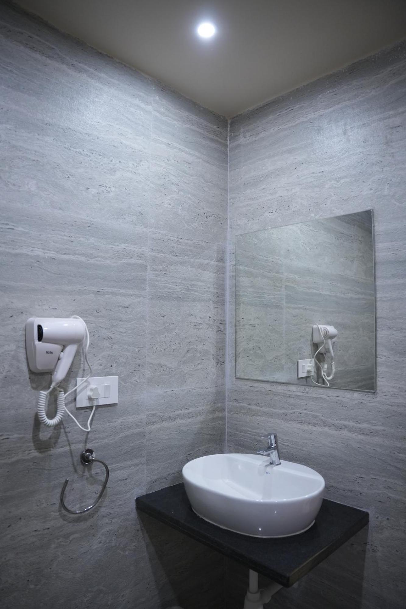 Kvp Golden Inn Tirupati Dış mekan fotoğraf